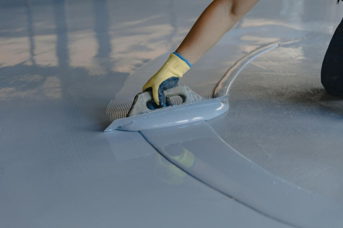 How Epoxy Resin Flooring Enhances Cleanliness and Hygiene in Commercial Kitchens