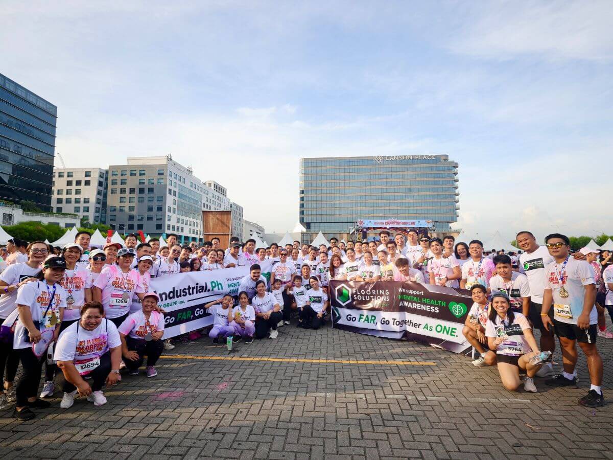 Flooring Solutions and Industrial.ph participants posing together at the JCI Manila Colorfest Carnival Run